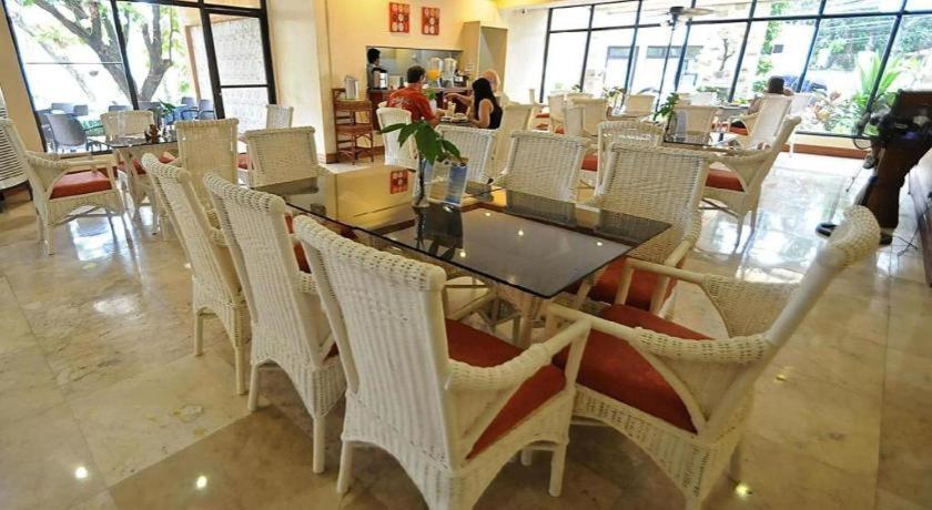 Vacation Hotel Cebu Екстер'єр фото