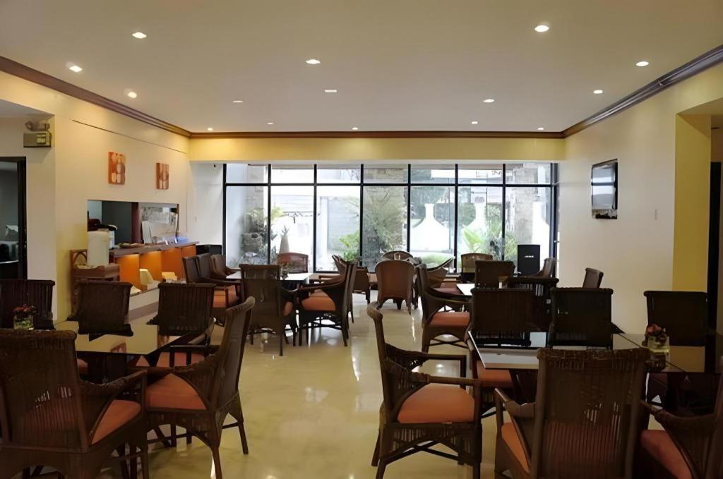 Vacation Hotel Cebu Екстер'єр фото